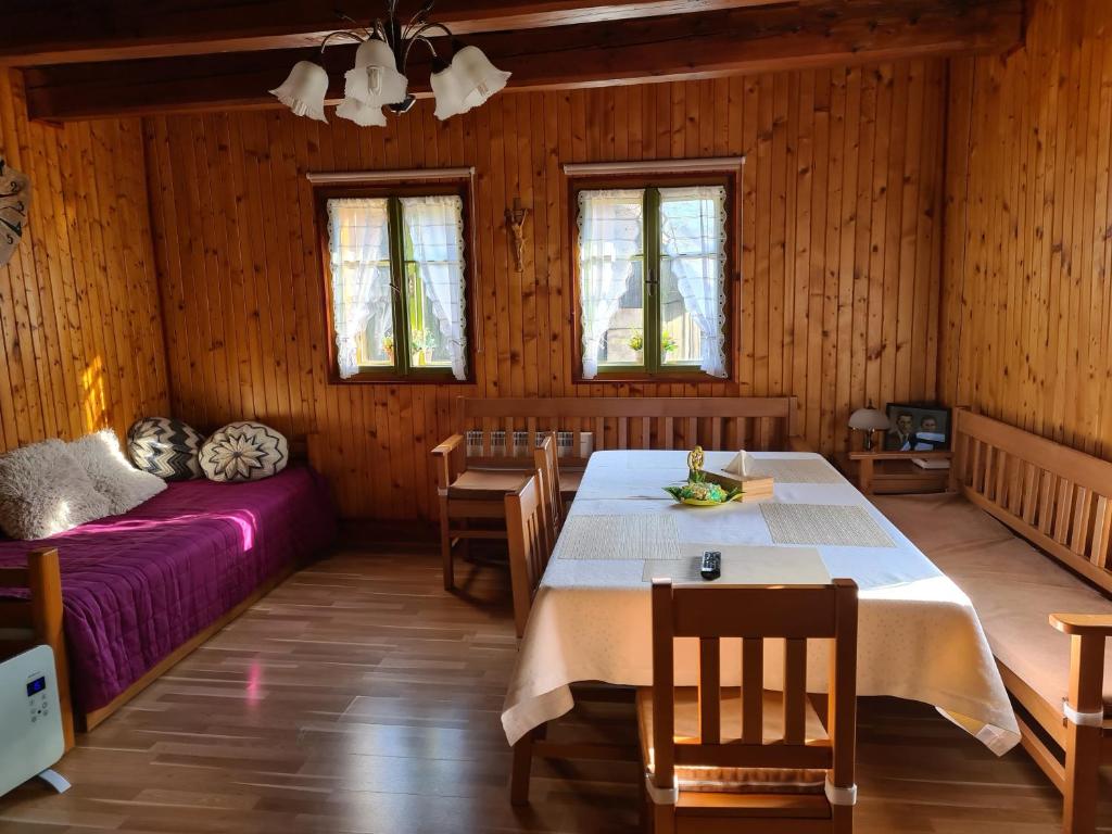Drevenička v Durčinej room 4