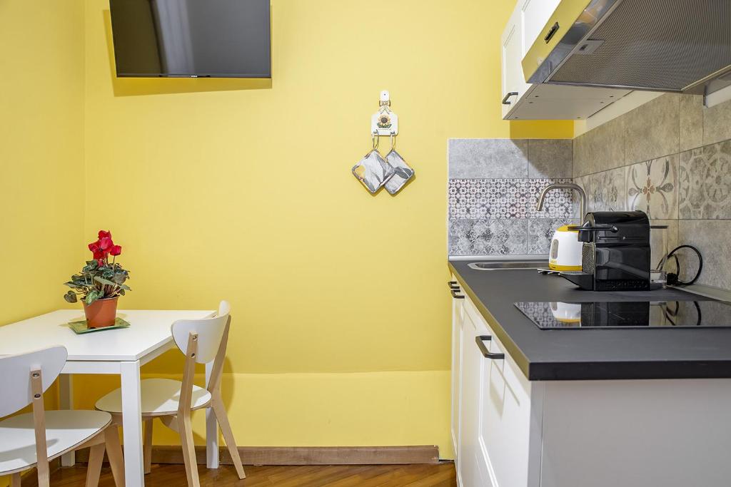 Palazzo Fazio Apartments by Wonderful Italy room 1