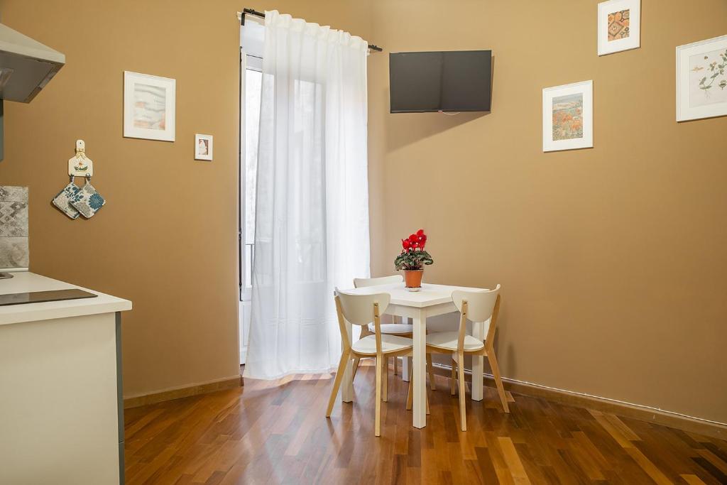 Palazzo Fazio Apartments by Wonderful Italy room 3