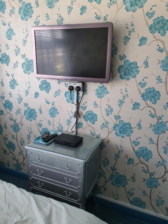 Fox house room 5