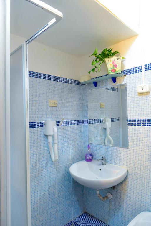 Casa Vacanza Frendy - Zona con Parcheggio Gratis sulla strada room 5
