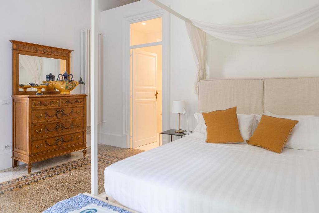Garden Suite in private villa on Via Libertà