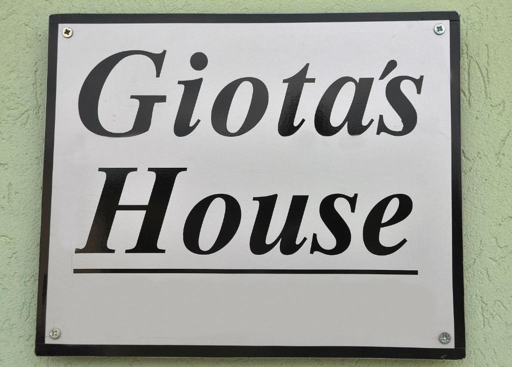 Giota's House room 1