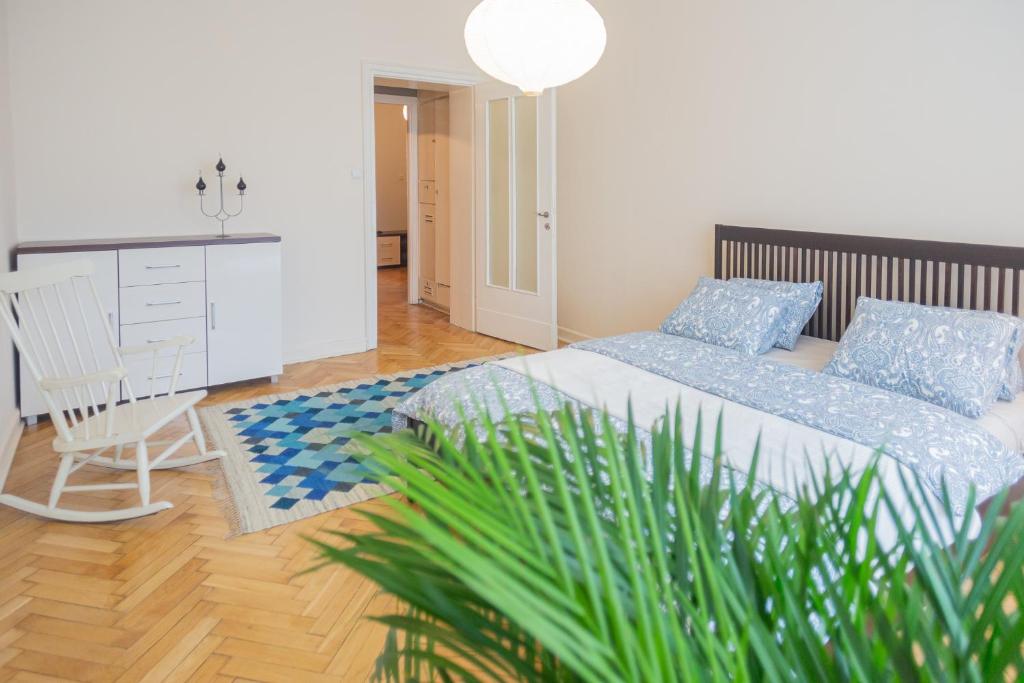 GOOD VIBES City Center room 3