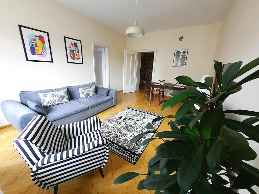 GOOD VIBES City Center room 5