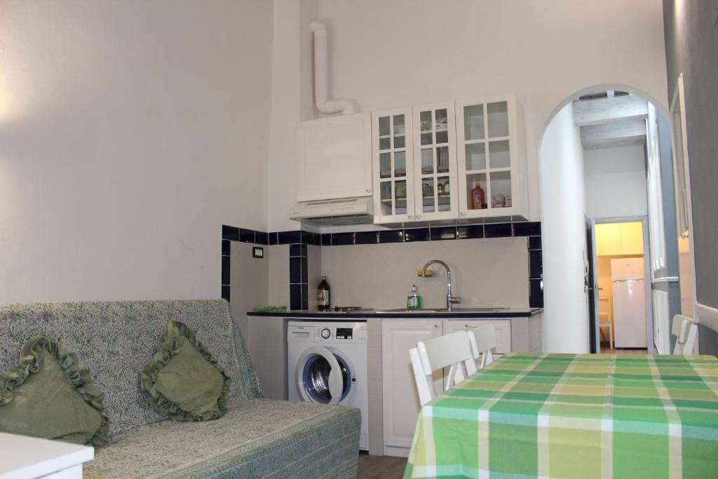 Gmax Guelfa Apartments room 6