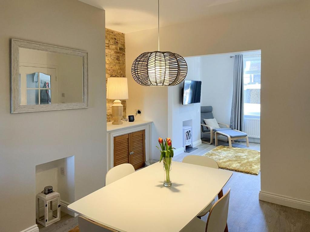 Harbour Walk room 2
