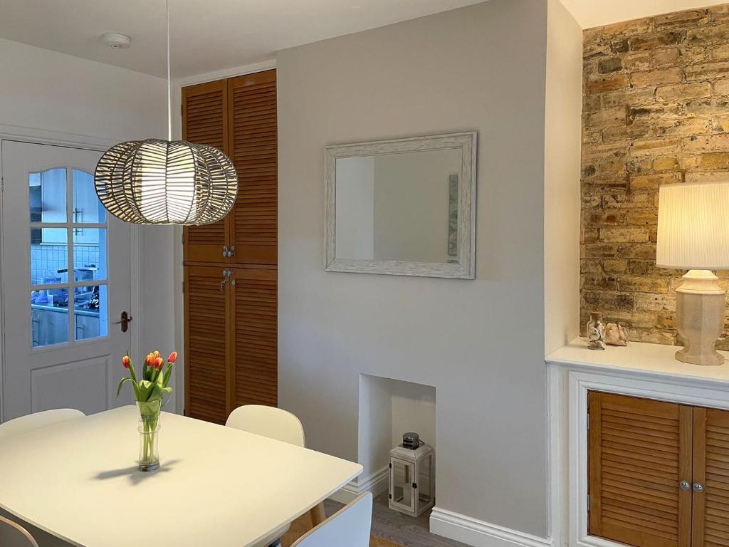 Harbour Walk room 4