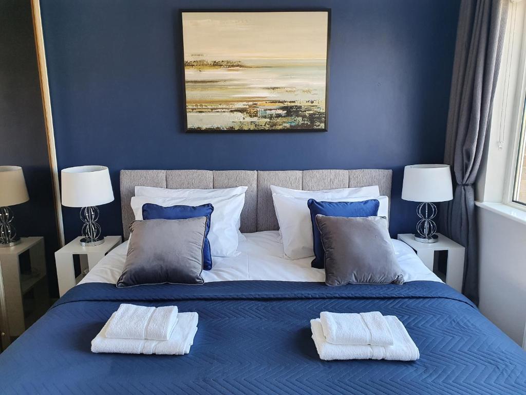 Harkwood by BridgeCoast room 3