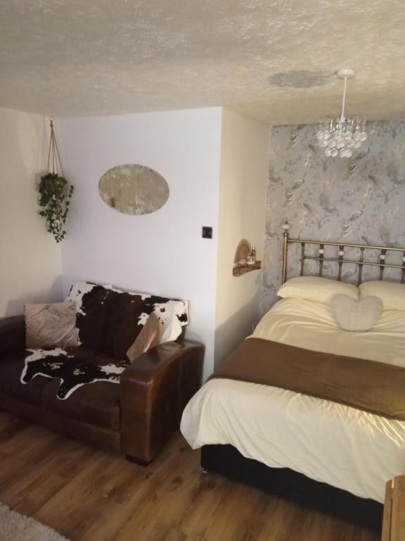 Havisham Studio Flat Rochester ME1 1XZ room 3