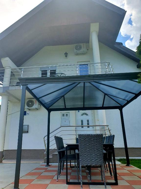 House Mirjana room 2