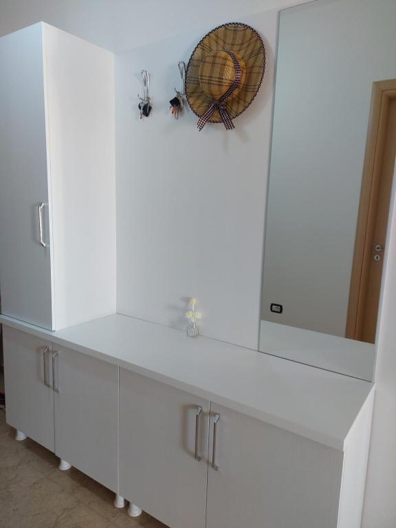 Ina's Apartment room 1