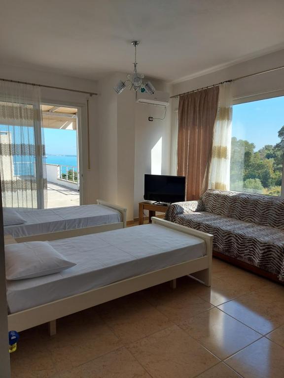 Ina's Apartment room 3