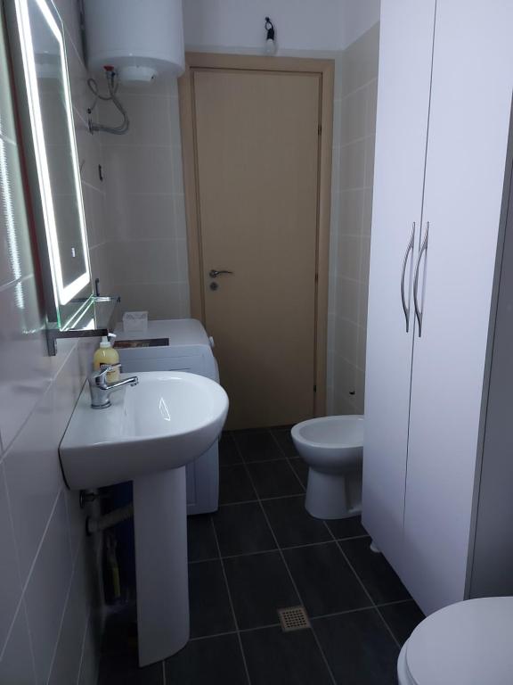 Ina's Apartment room 4