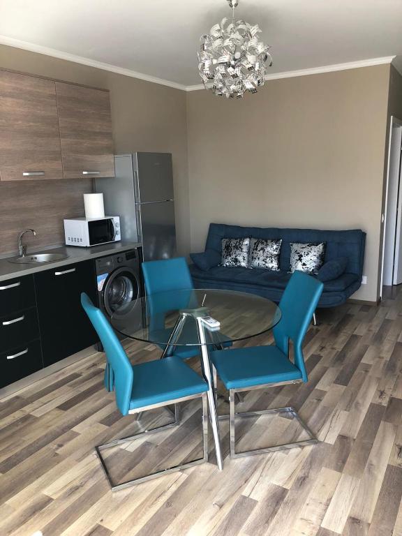 Jadis Queen Apartment room 2