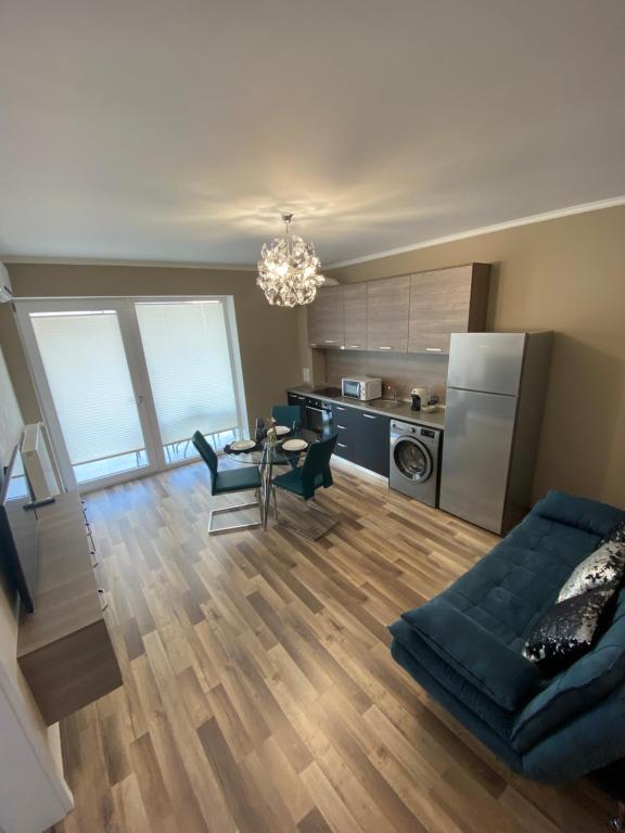 Jadis Queen Apartment room 3