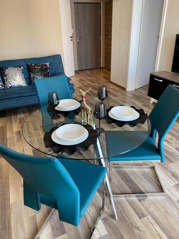 Jadis Queen Apartment room 4