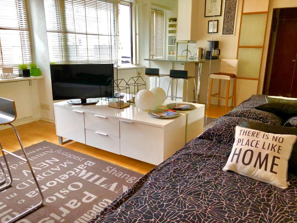 Kamppi Sweet Studio room 6