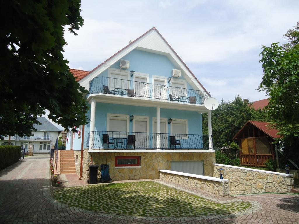 Kek Laguna Vendeghaz room 6