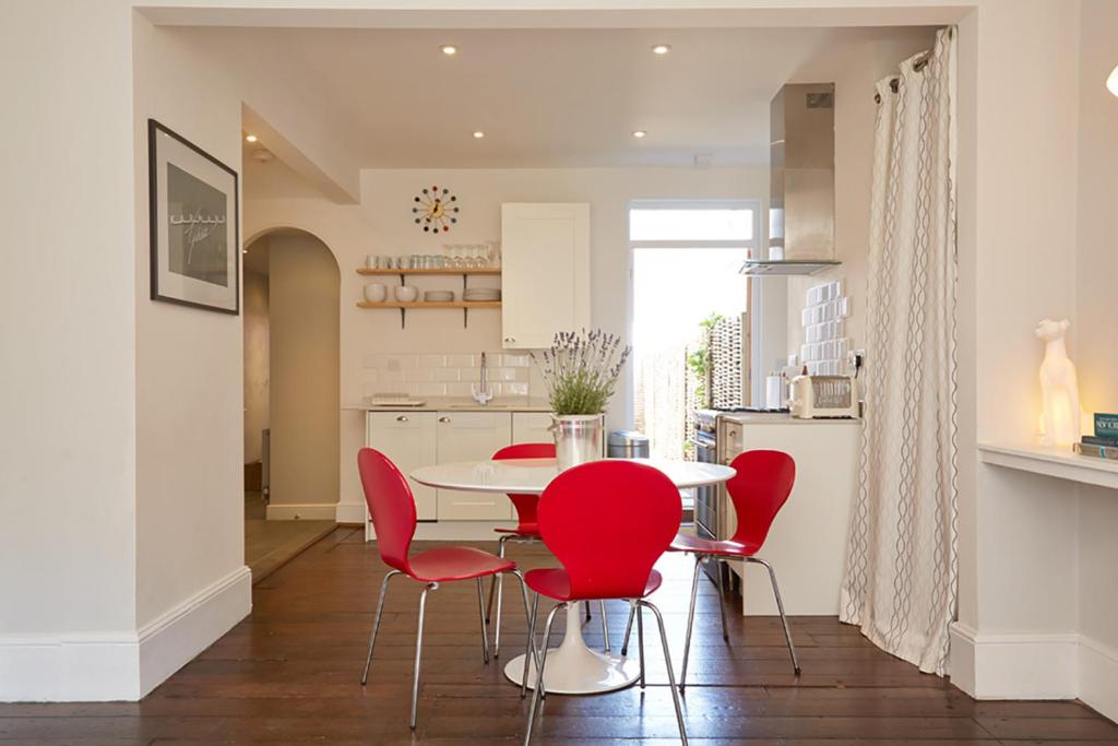 Kestrel room 5