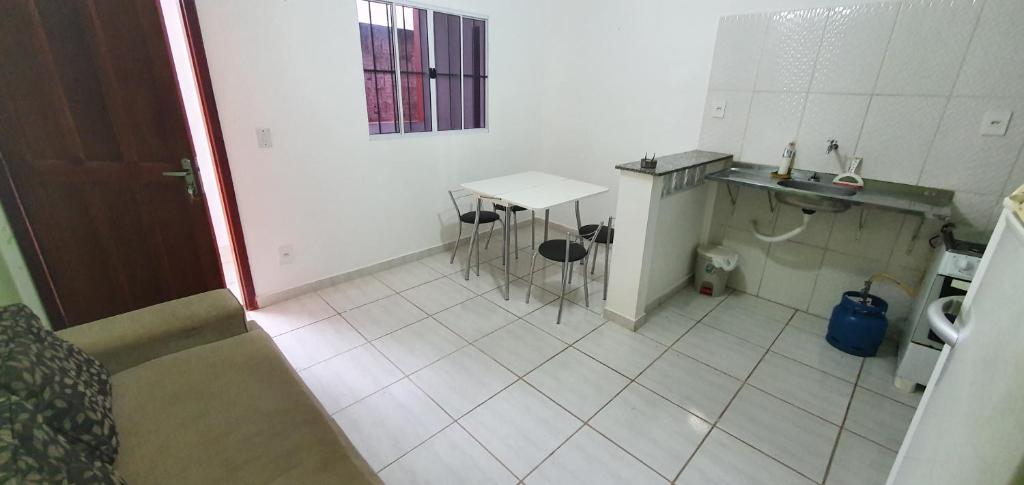 Kitnet Laranjal room 3