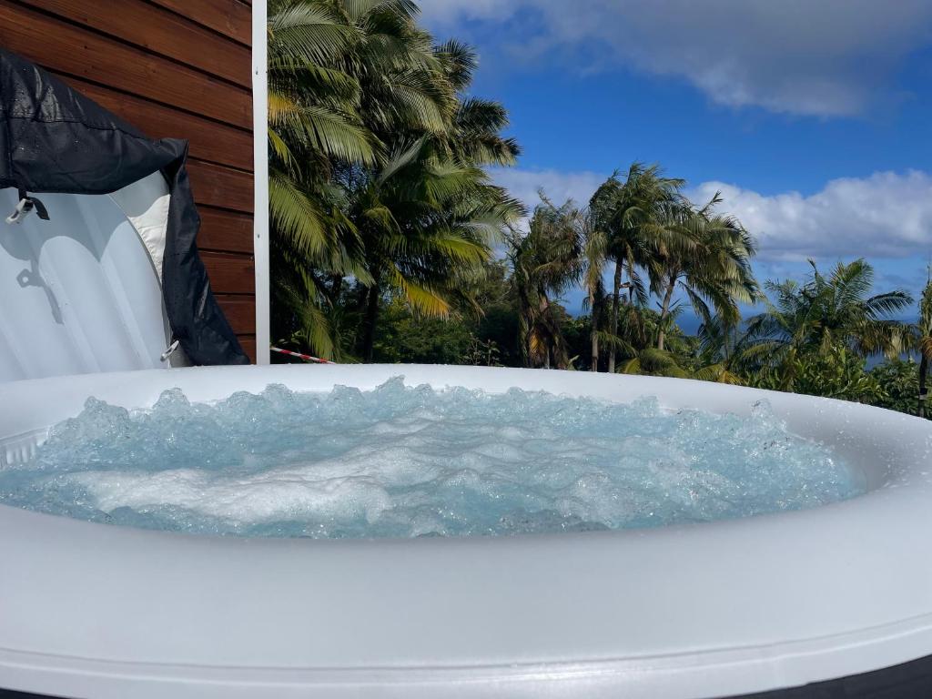 l'escapade créole bungalow Longani jacuzzi privatif room 2