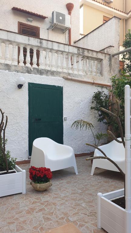 La Pomelia room 2