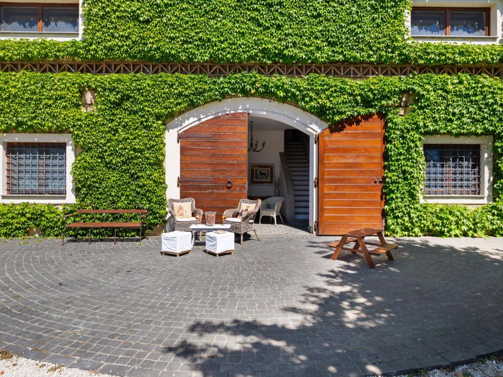 Scenic Apartment in Rome near Lago di Martignano room 5