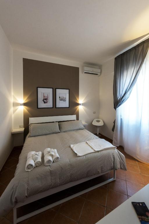 LaLoren room 1