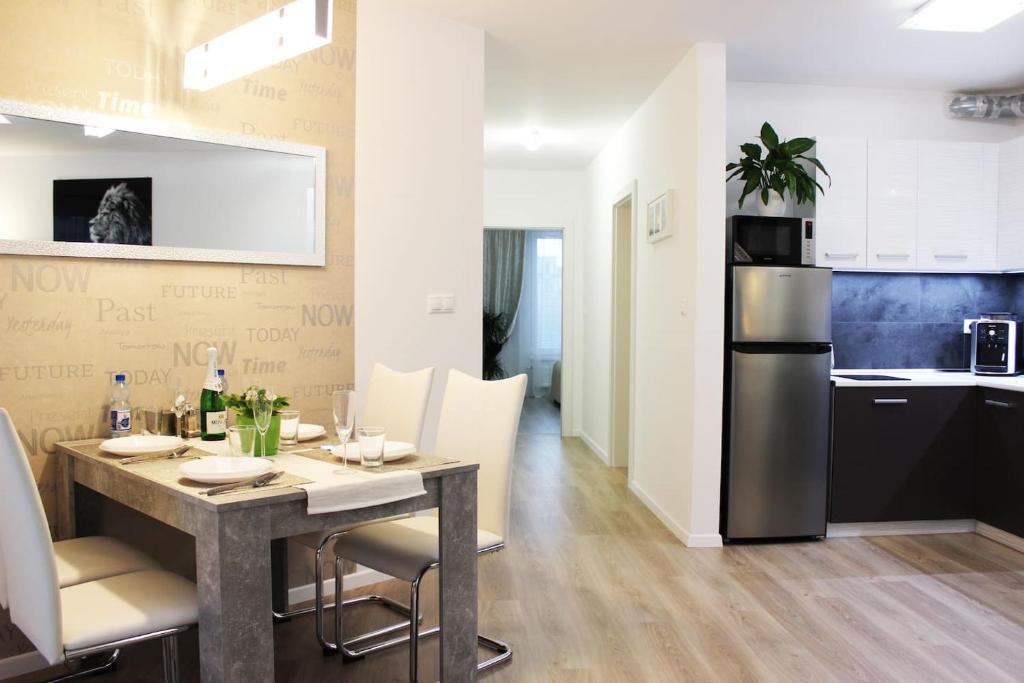 LEO Apartment room 1
