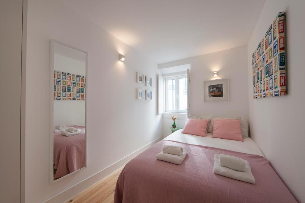 Light Green Apartments room 4