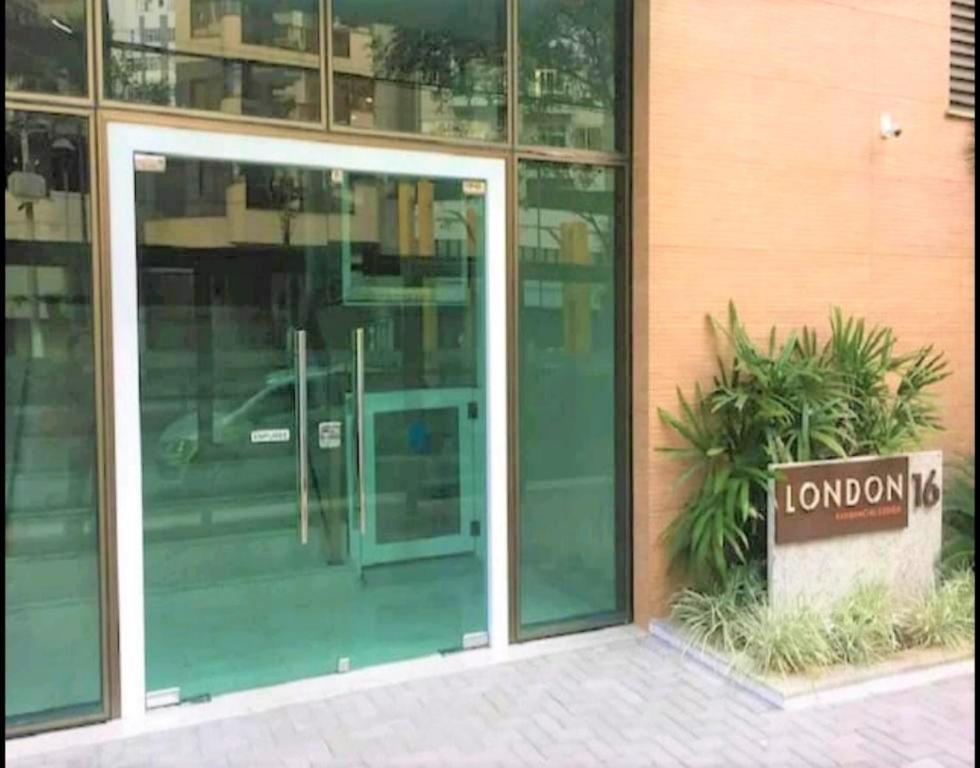 London Residencial room 2