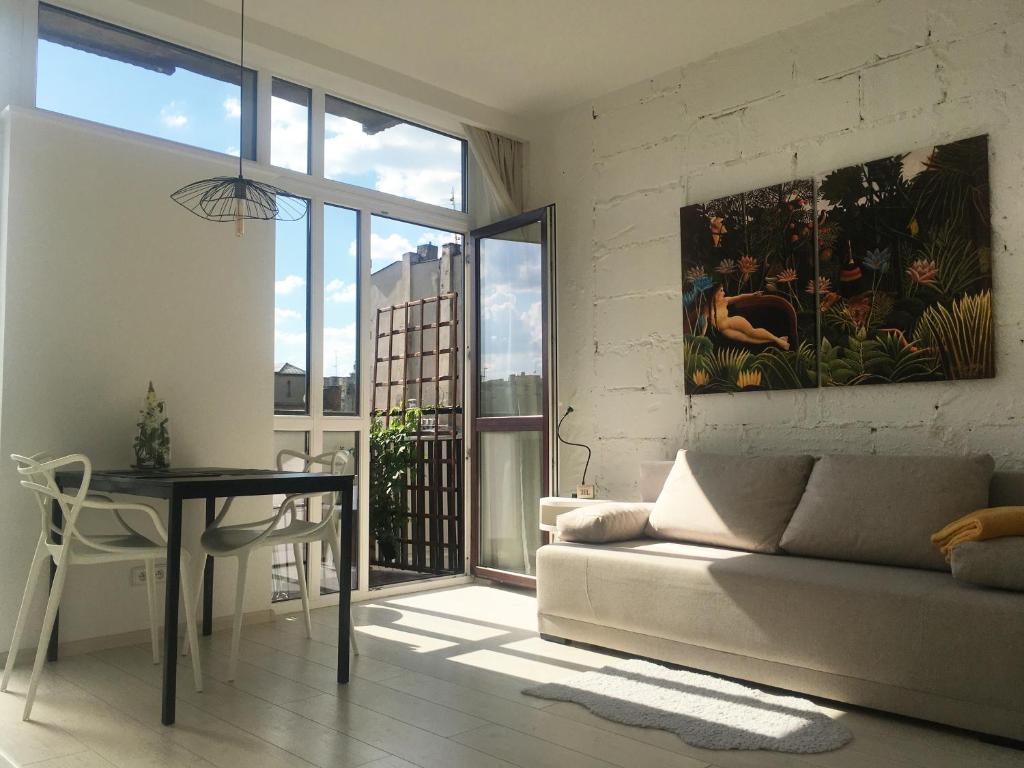 Apartament I LOVE PIOTRKOWSKA z wielkim lustrem, balkonem i klimatyzacją room 4
