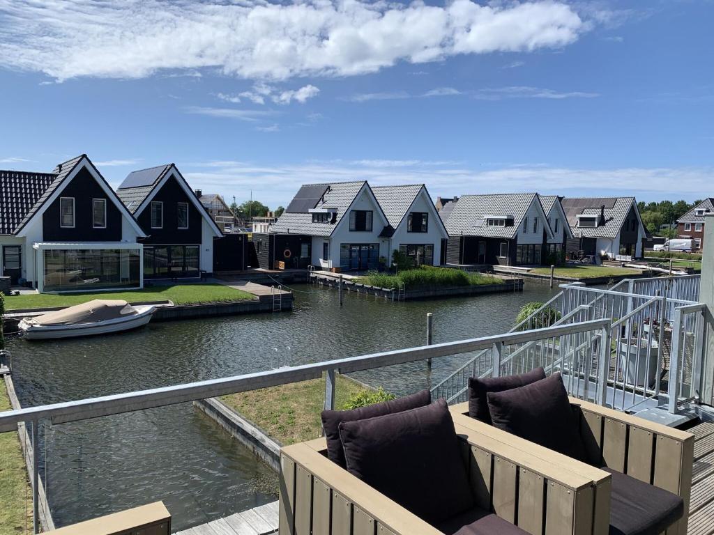 Lovely Holiday Home in Stavoren near Frisian Lakes room 3