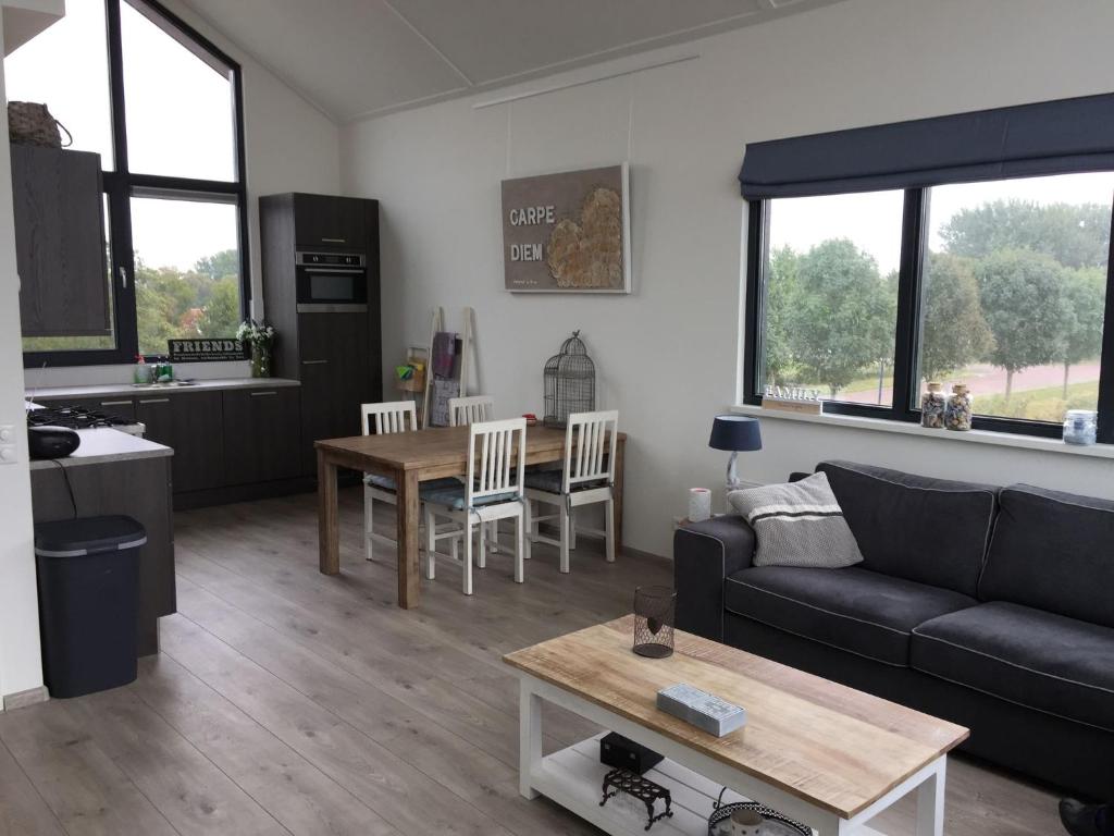 Lovely Holiday Home in Stavoren near Frisian Lakes room 5