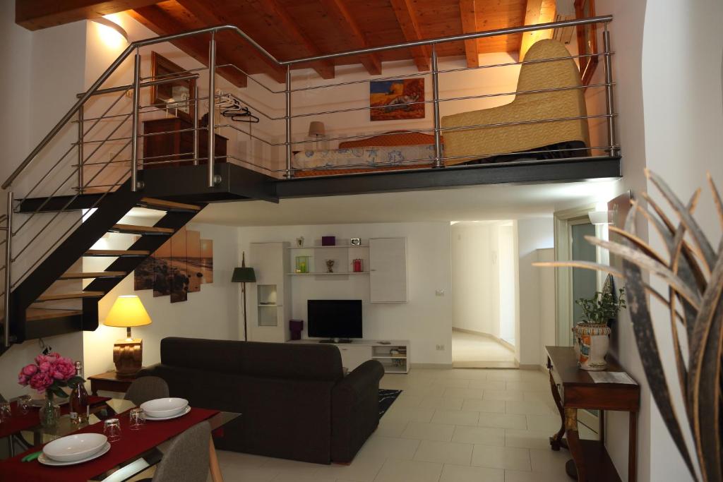 Mega House – Photos 2