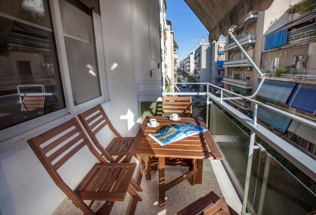 Modern Apartment close to Acropolis Museum by GHH room 1