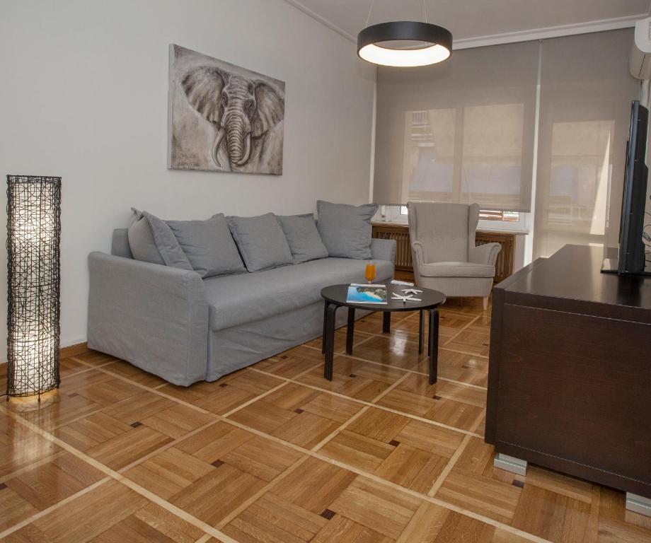 Modern Apartment close to Acropolis Museum by GHH room 4