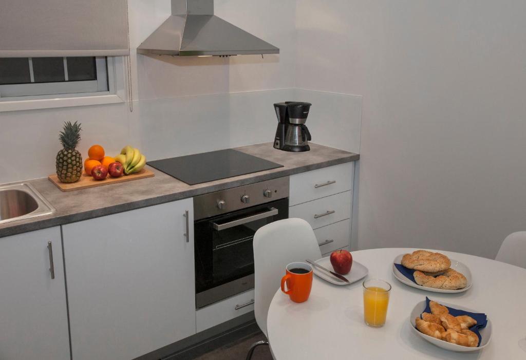 Modern Apartment close to Acropolis Museum by GHH room 6