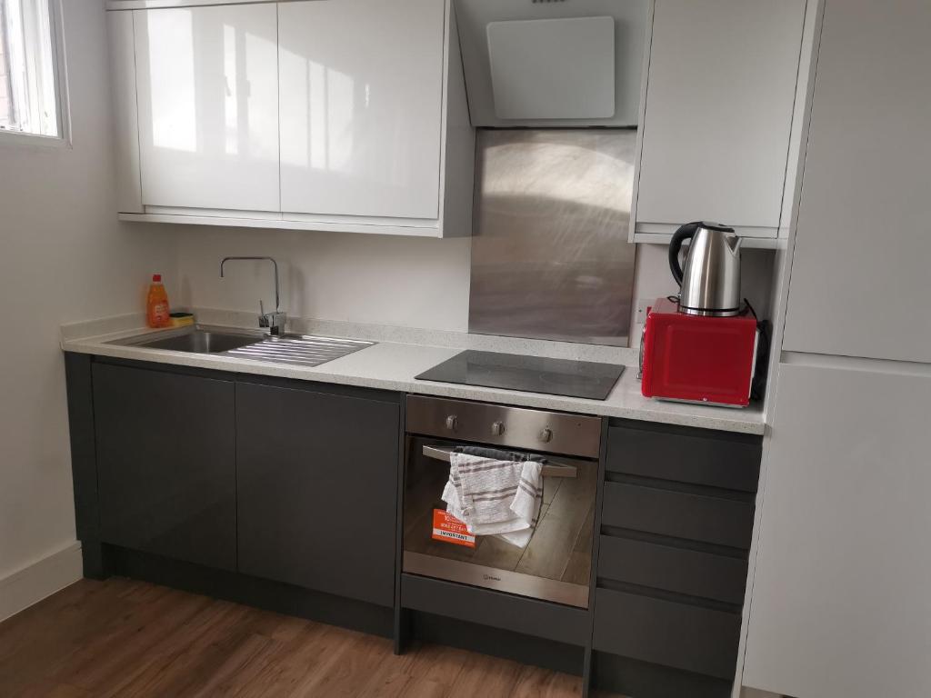 Modern studio in the heart of Maidstone room 2