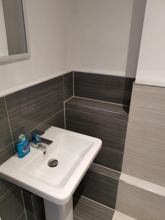 Modern studio in the heart of Maidstone room 3