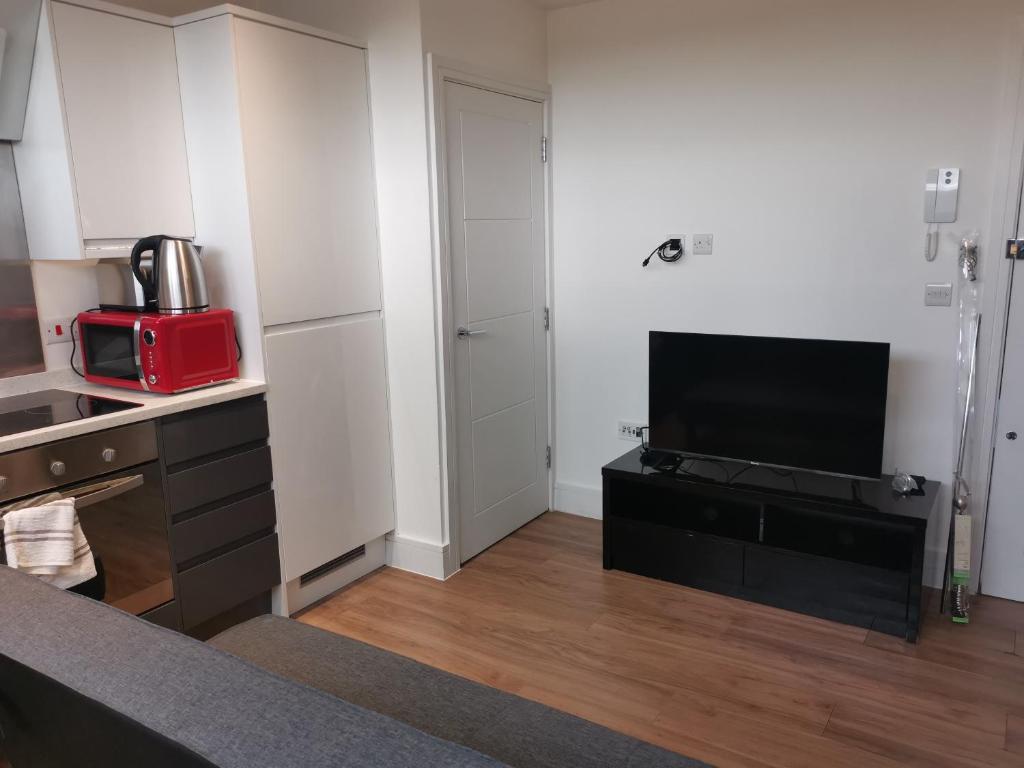 Modern studio in the heart of Maidstone room 5