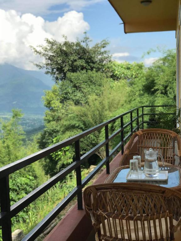 Mone's Mountain View Hotel room 6
