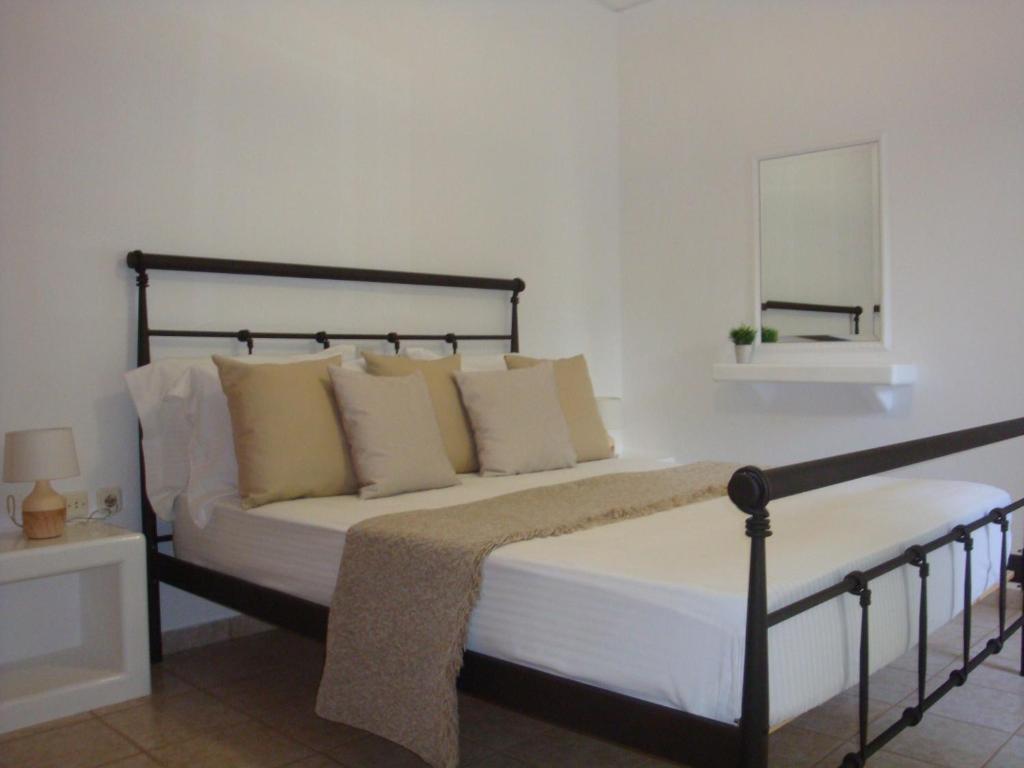 Naxian family apartment room 3