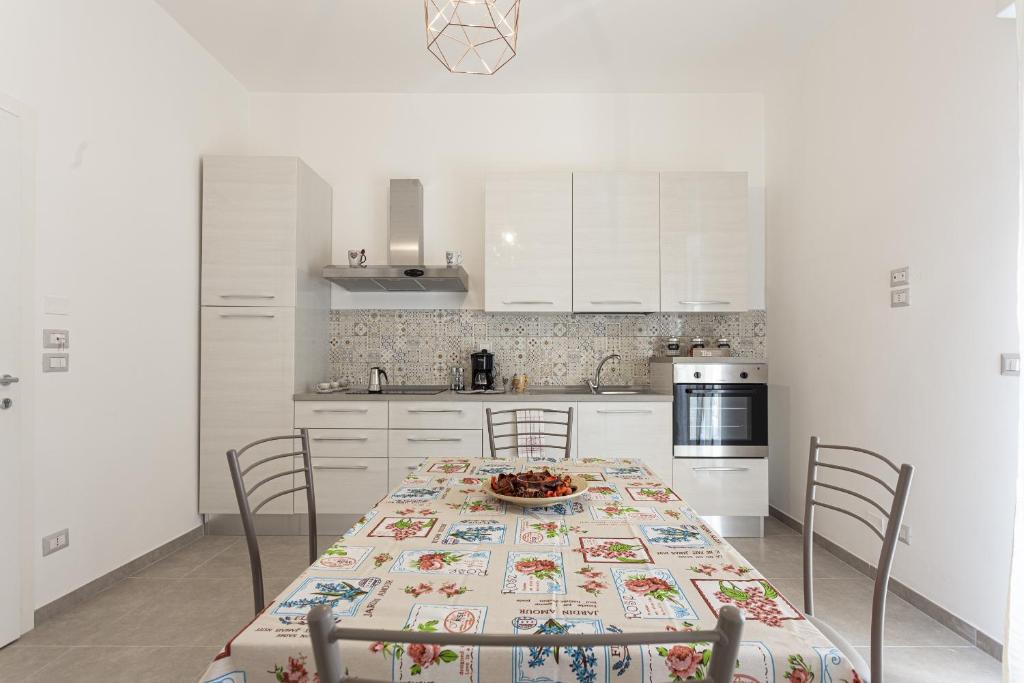 NEAPOLIS HOLIDAY room 2