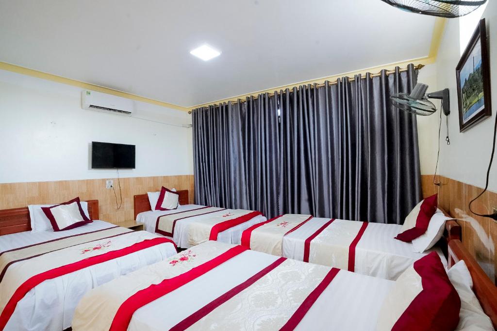 New Nhat Minh Hotel room 1
