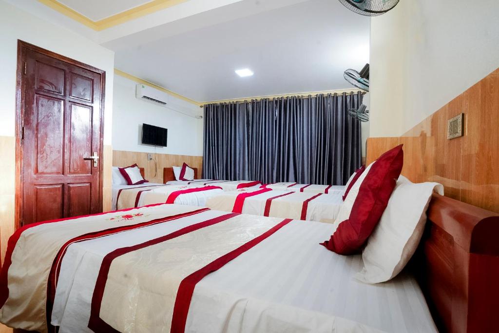 New Nhat Minh Hotel room 4