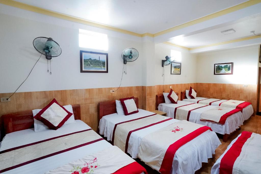 New Nhat Minh Hotel room 6
