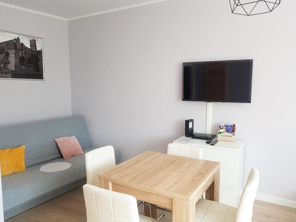Noclegi Stare Miasto room 1