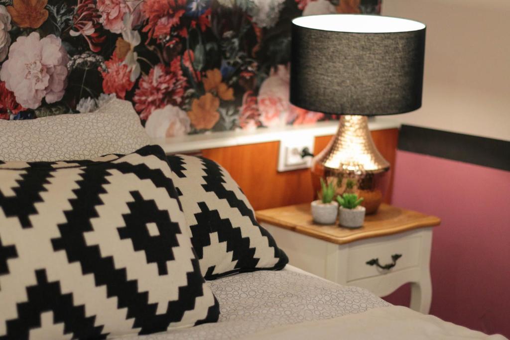 Cozy Old Town Apartments room 5